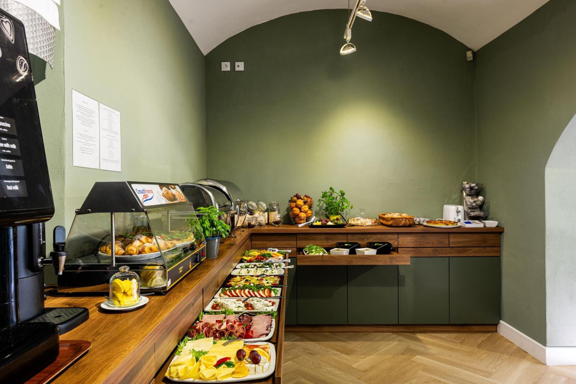 Home Aparthotel Krakow Bagian luar foto